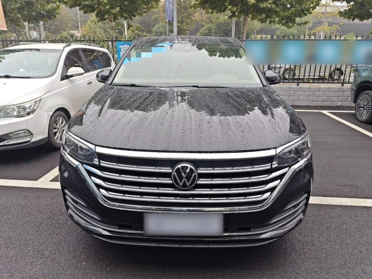 Viloran 2024 380TSI Premium photo 2