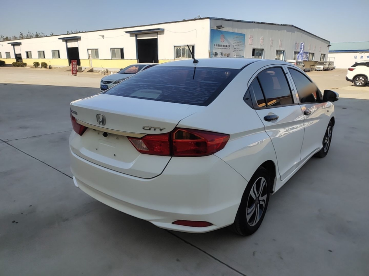 2017 1.5L MT Progressive photo 4
