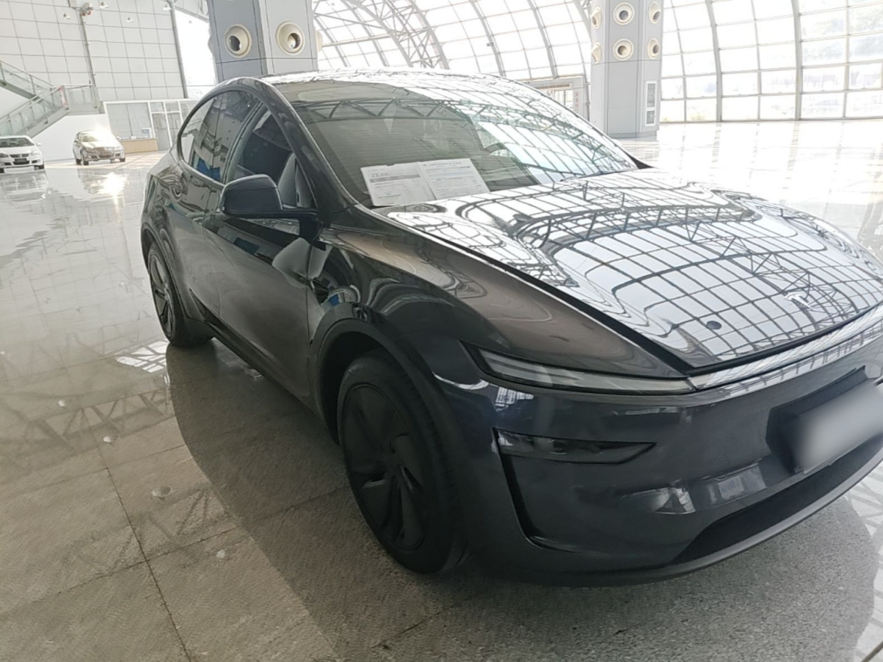 Model Y 2025 RWD Launch Edition photo 5