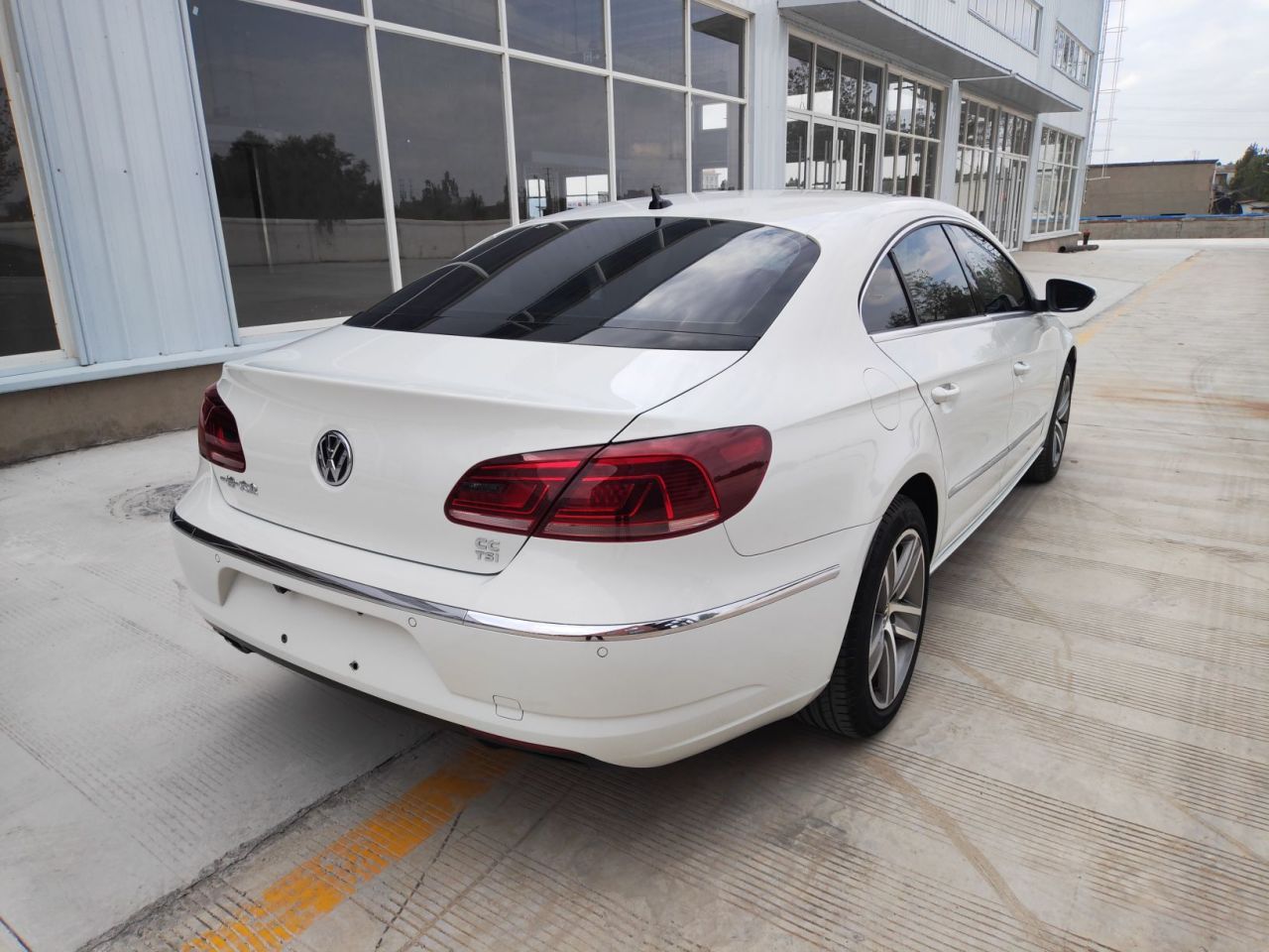 FAW-Volkswagen CC 2018 1.8TSI Premium photo 4