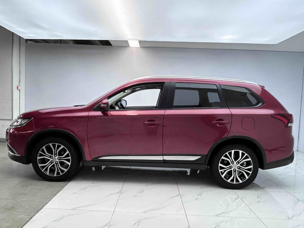 Outlander 2018 2.0L RWD Honor 5-Seater photo 4