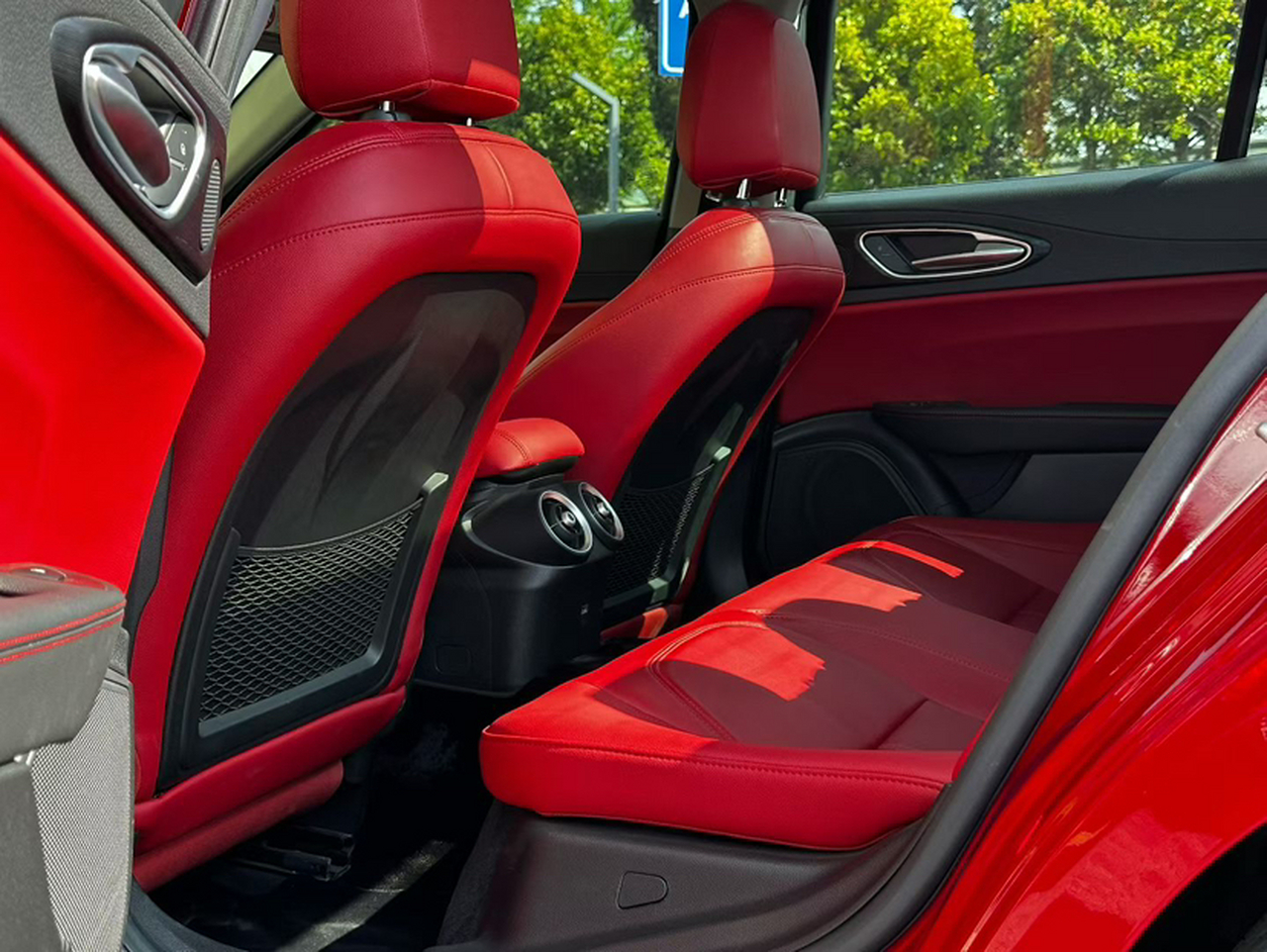 Alfa Romeo Giulia 2019 2.0T 280HP Luxury photo 3