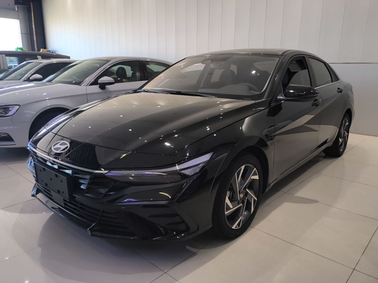 Elantra 2023 1.5L CVT LUX Premium