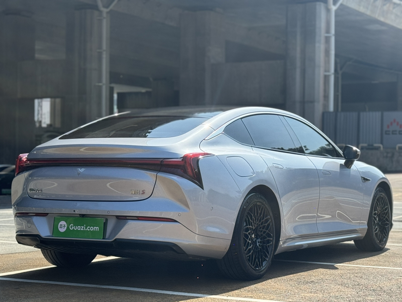 Neta S 2022 EV 715km RWD photo 2