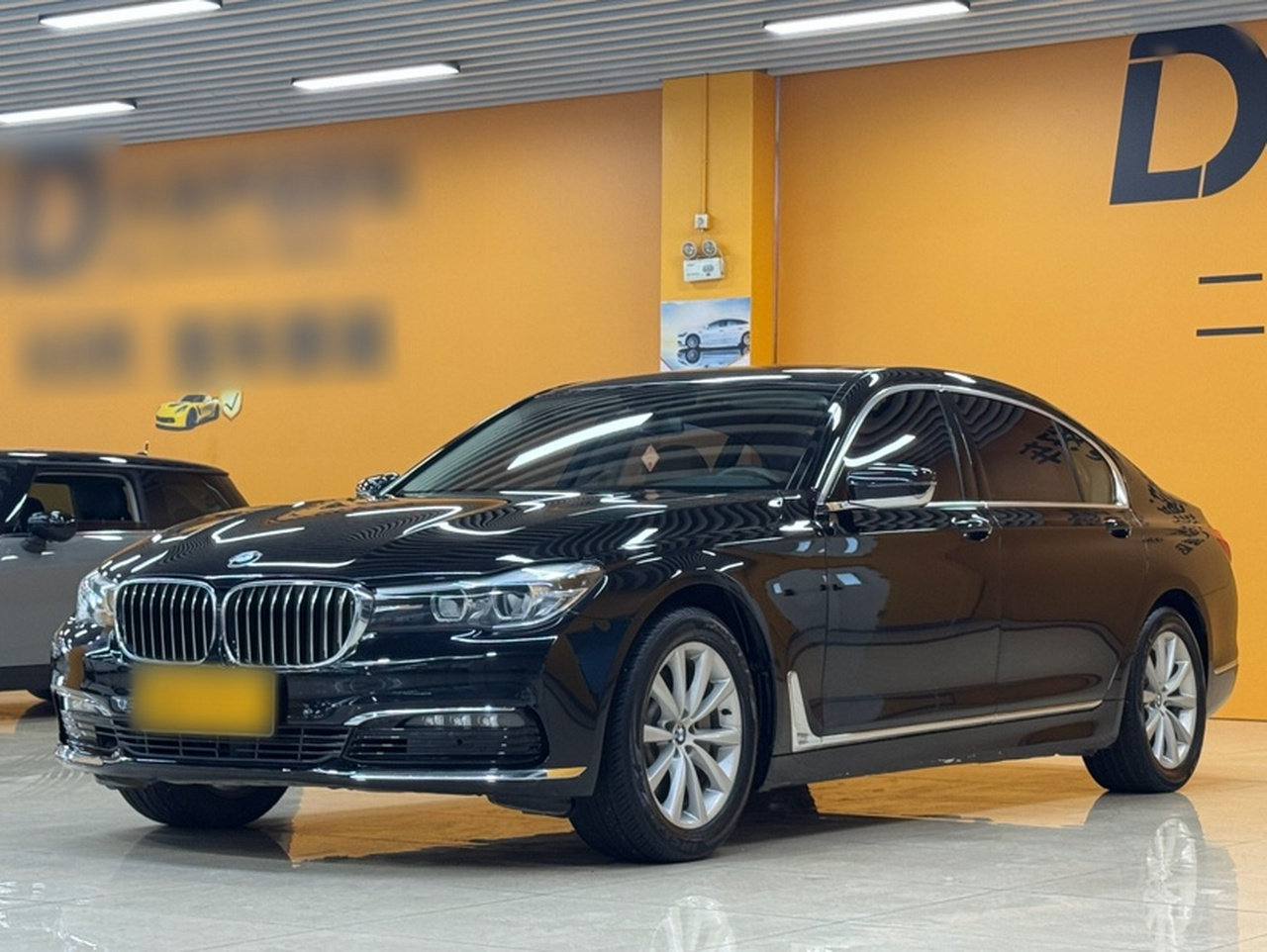 7 Series 2016 730Li Leading