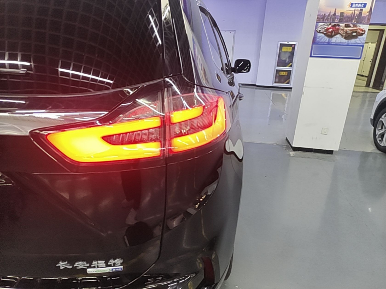 Edge 2021 PLUS EcoBoost 245 RWD 7-Seater photo 2