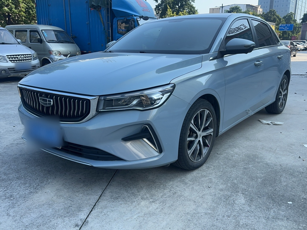 Emgrand 2023 4 Champion 1.5L CVT Premium photo 2