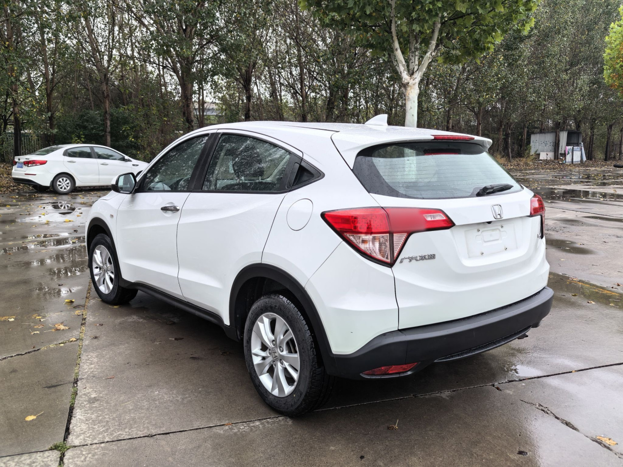 Vezel 2015 1.5L CVT RWD Comfort photo 3