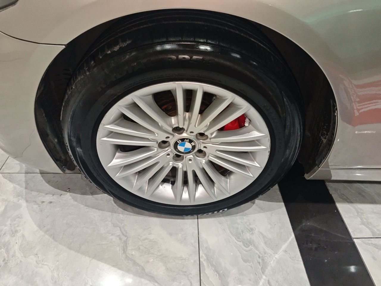 5 Series 2014 525Li Leading photo 2