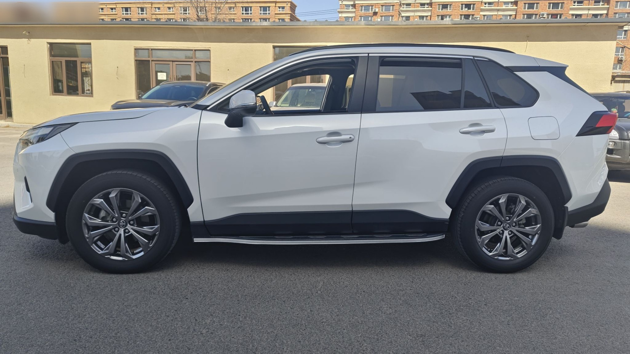 RAV4 2023 2.0L CVT RWD Plus photo 4