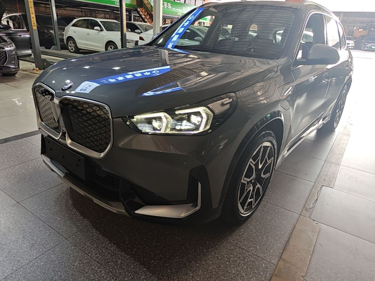 iX1 2023 xDrive30L X Design Package
