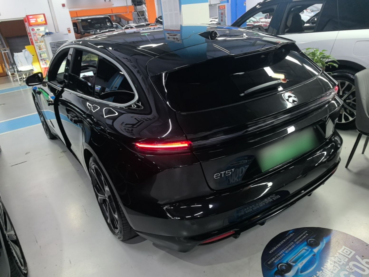 ET5T 2025 75kWh Touring photo 4