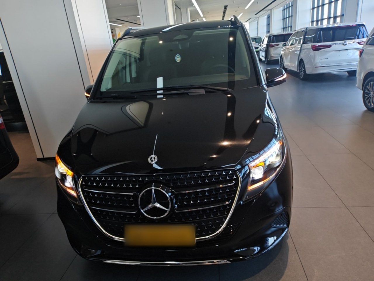 V-Class 2024 V 300 L Long Wheelbase Premium photo 2