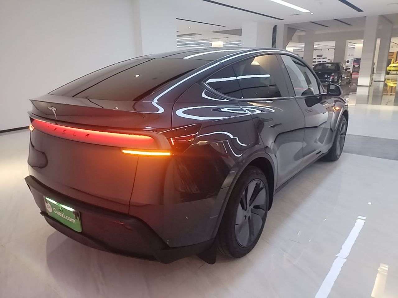 Model Y 2025 RWD photo 4