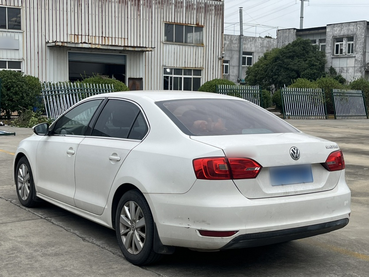 Sagitar 2014 Facelift 1.6L AT Fashion photo 3