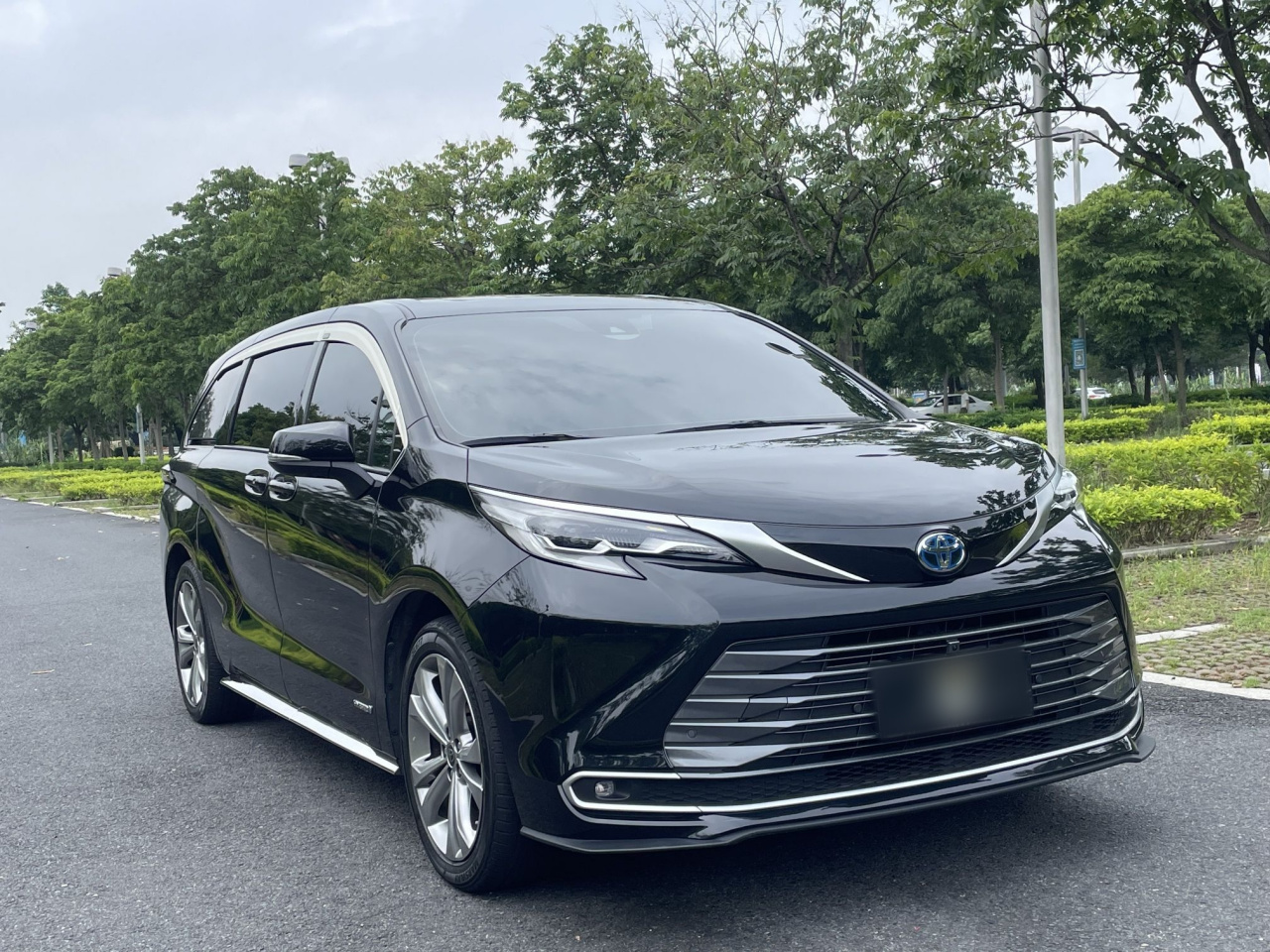 Sienna 2023 2.5L Hybrid Premium photo 3