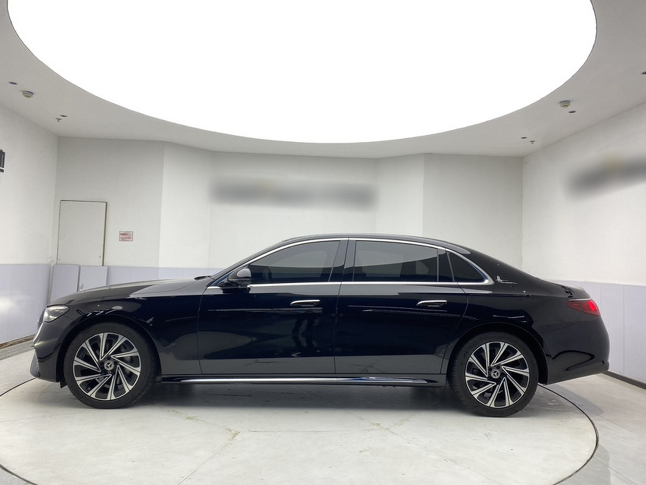 E-Class 2025 E 300 L Luxury photo 3