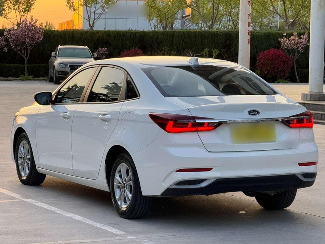 Escort 2021 1.5L AT photo 3