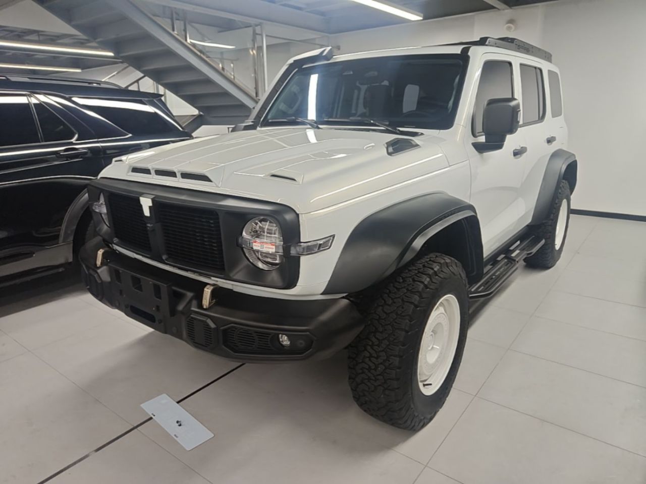 300 2023 2.0T 02