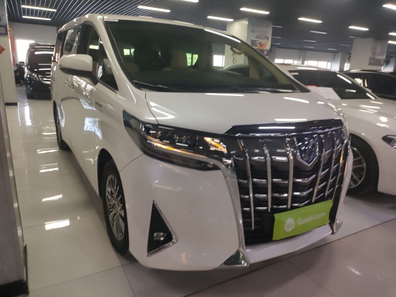 Alphard 2019 Hybrid 2.5L Premium photo 3