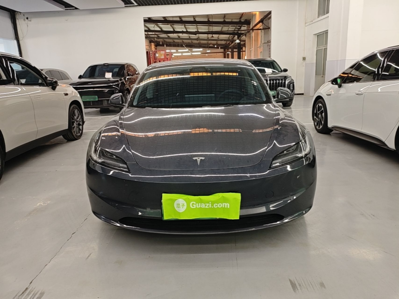 Model 3 2023 RWD photo 2