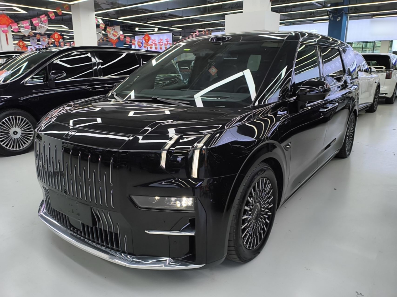 009 2024 6-Seater Executive AWD 108kWh
