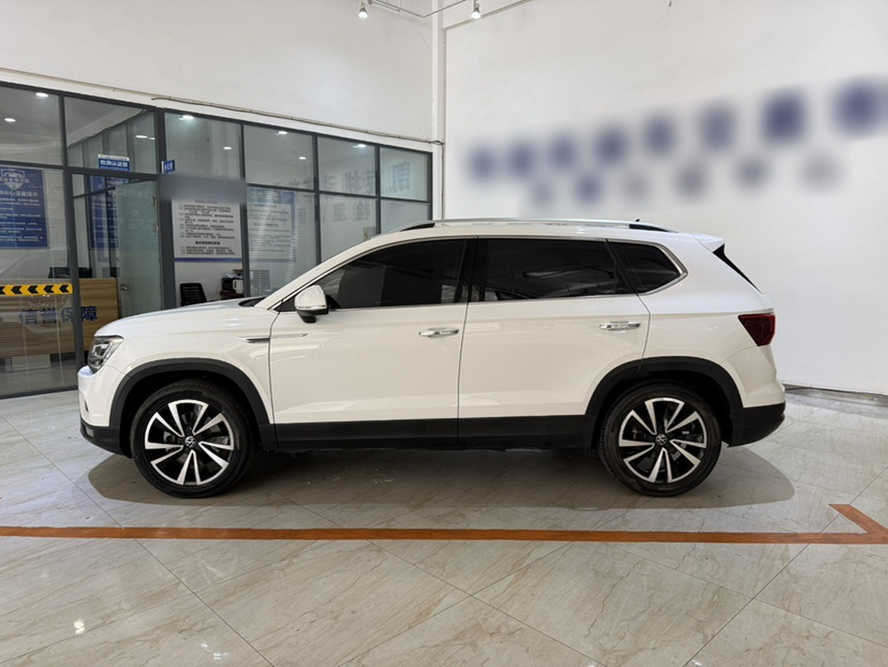 Tharu 2022 280TSI RWD Luxury photo 3