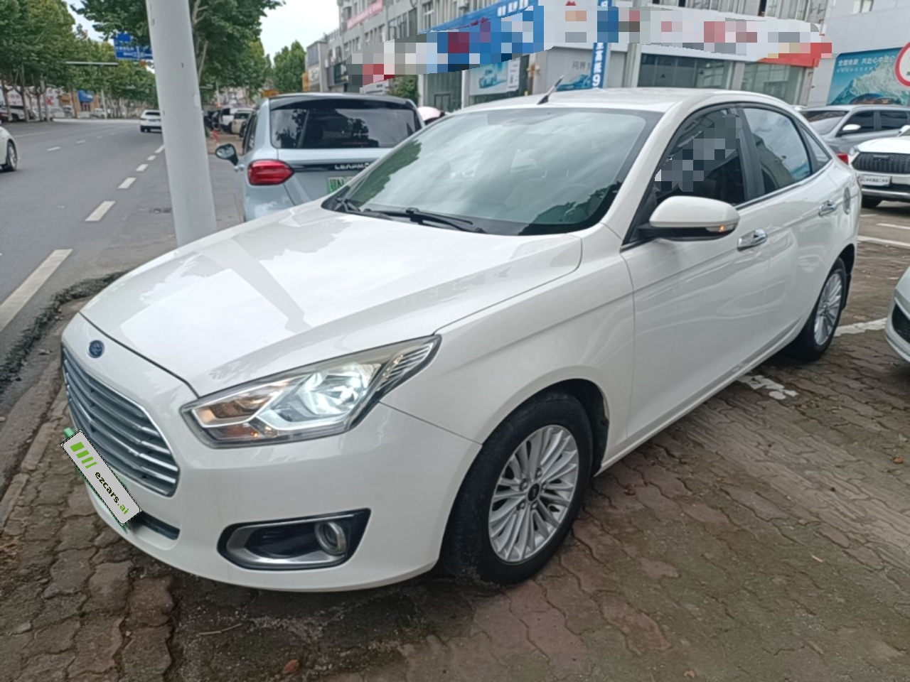 Escort 2015 1.5L MT Comfort