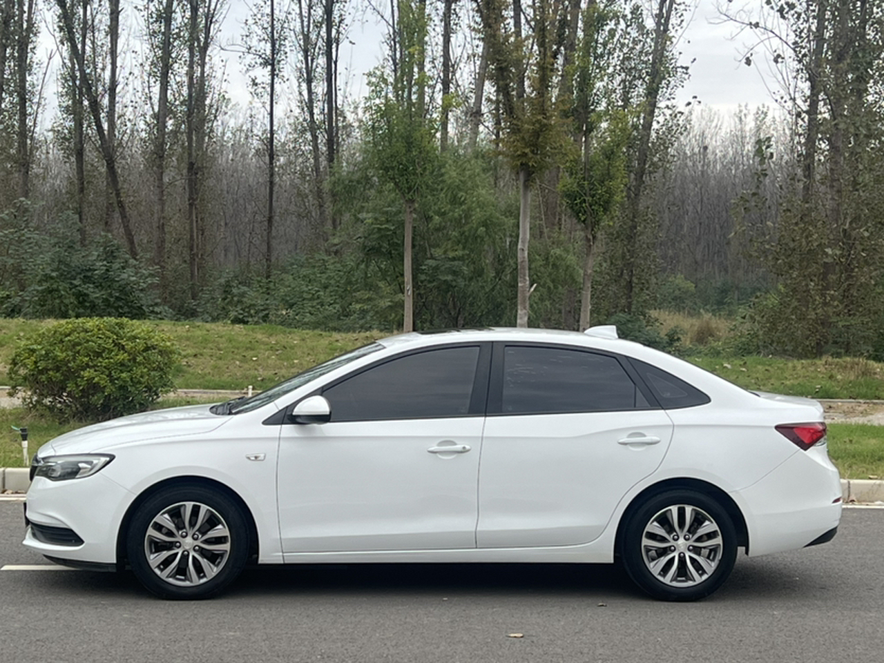Excelle 2018 18T AT Elite photo 3