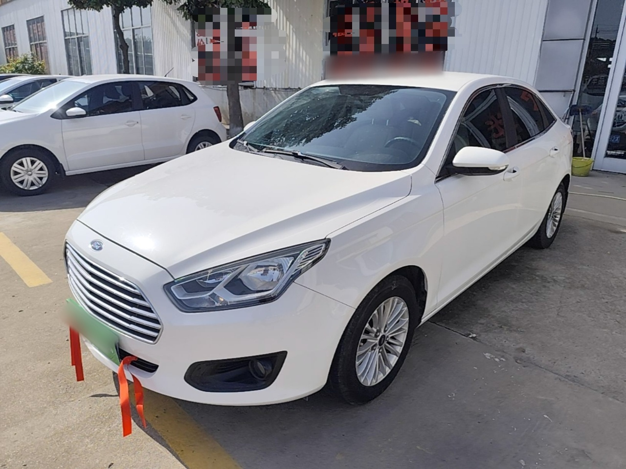 Escort 2015 1.5L AT Comfort