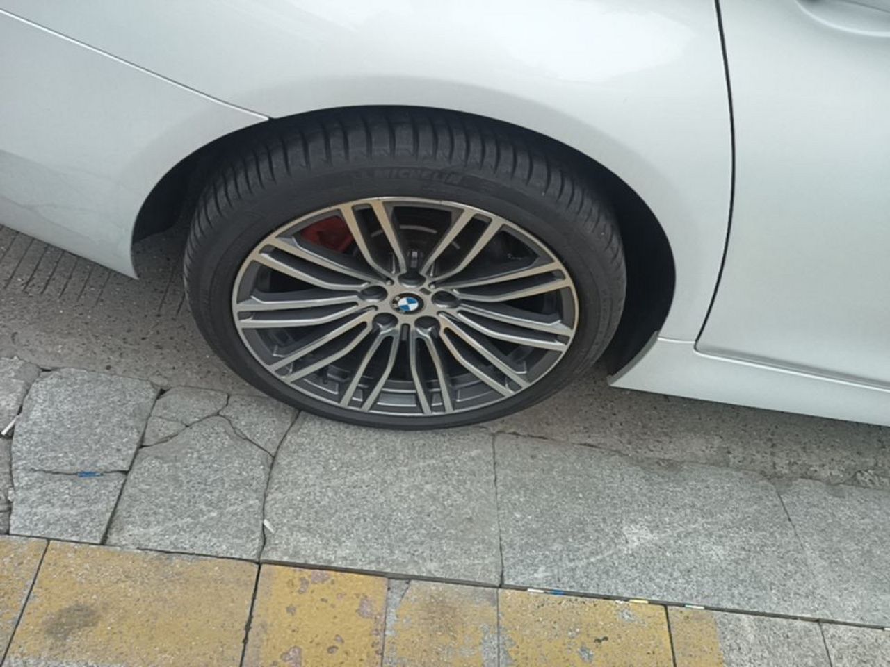5 Series 2017 528Li Leading photo 3