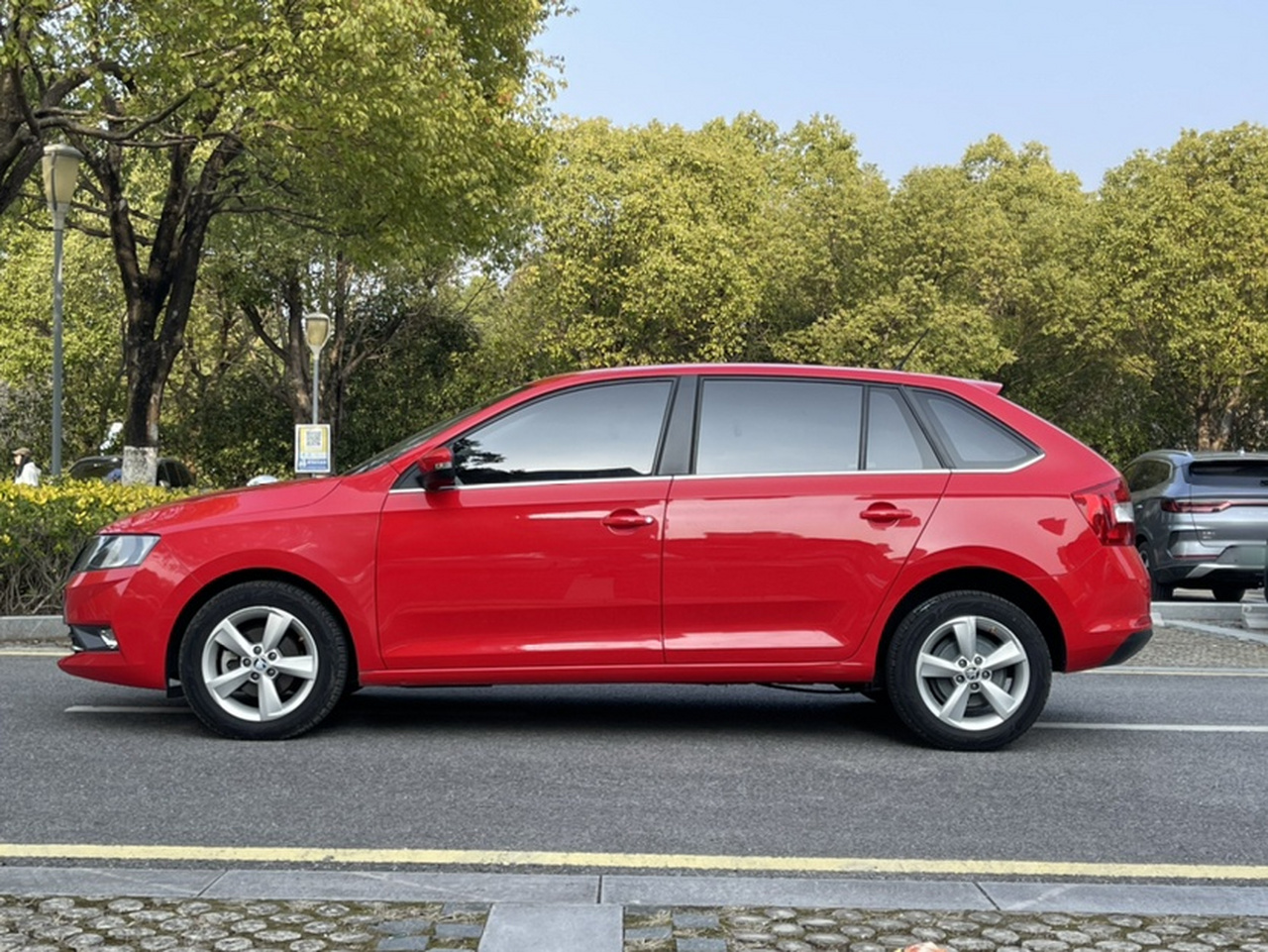 Rapid Spaceback 2019 Facelift 1.5L AT Comfort China VI photo 4