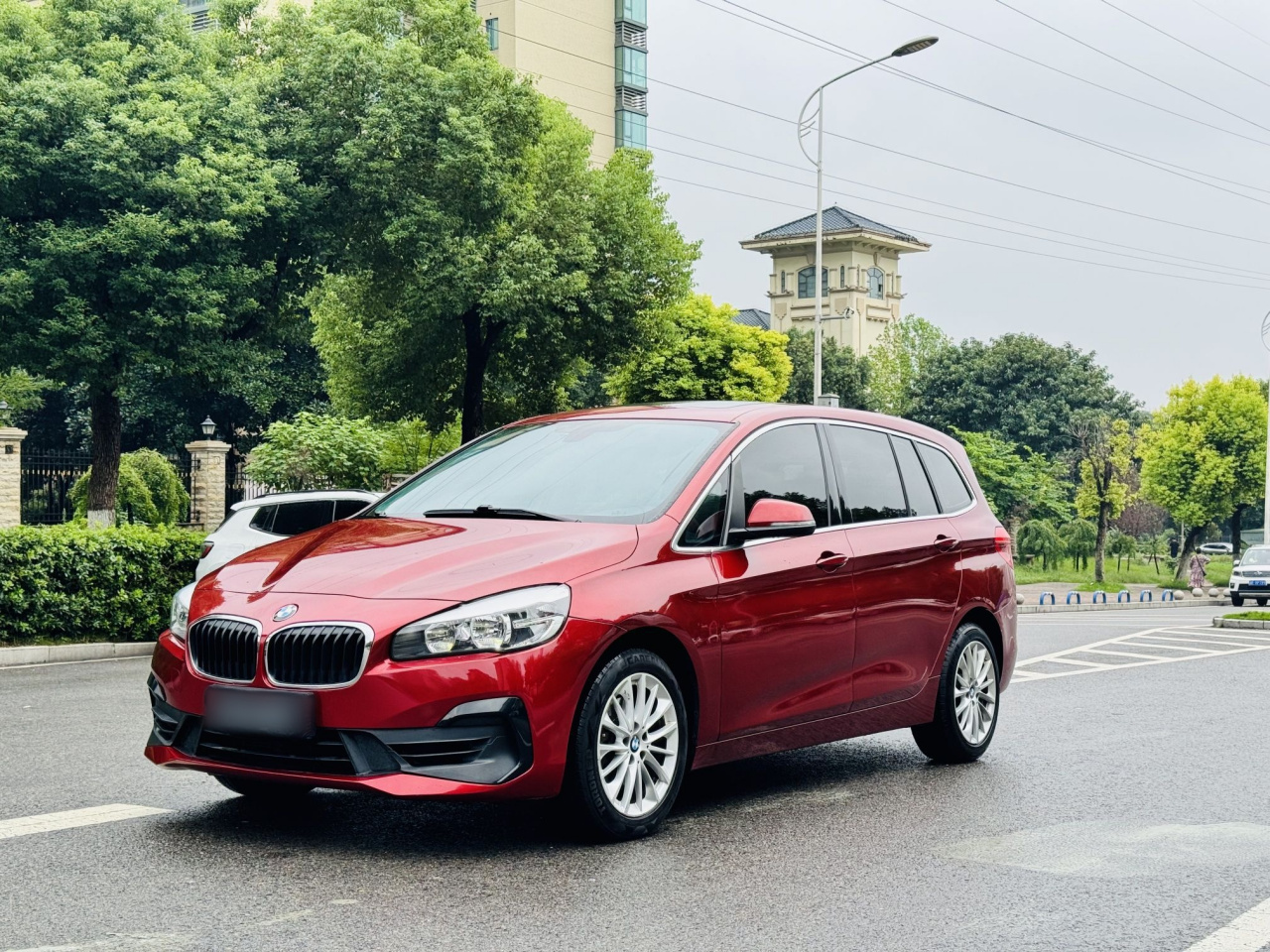 2 Series Wagon 2018 220i Leading
