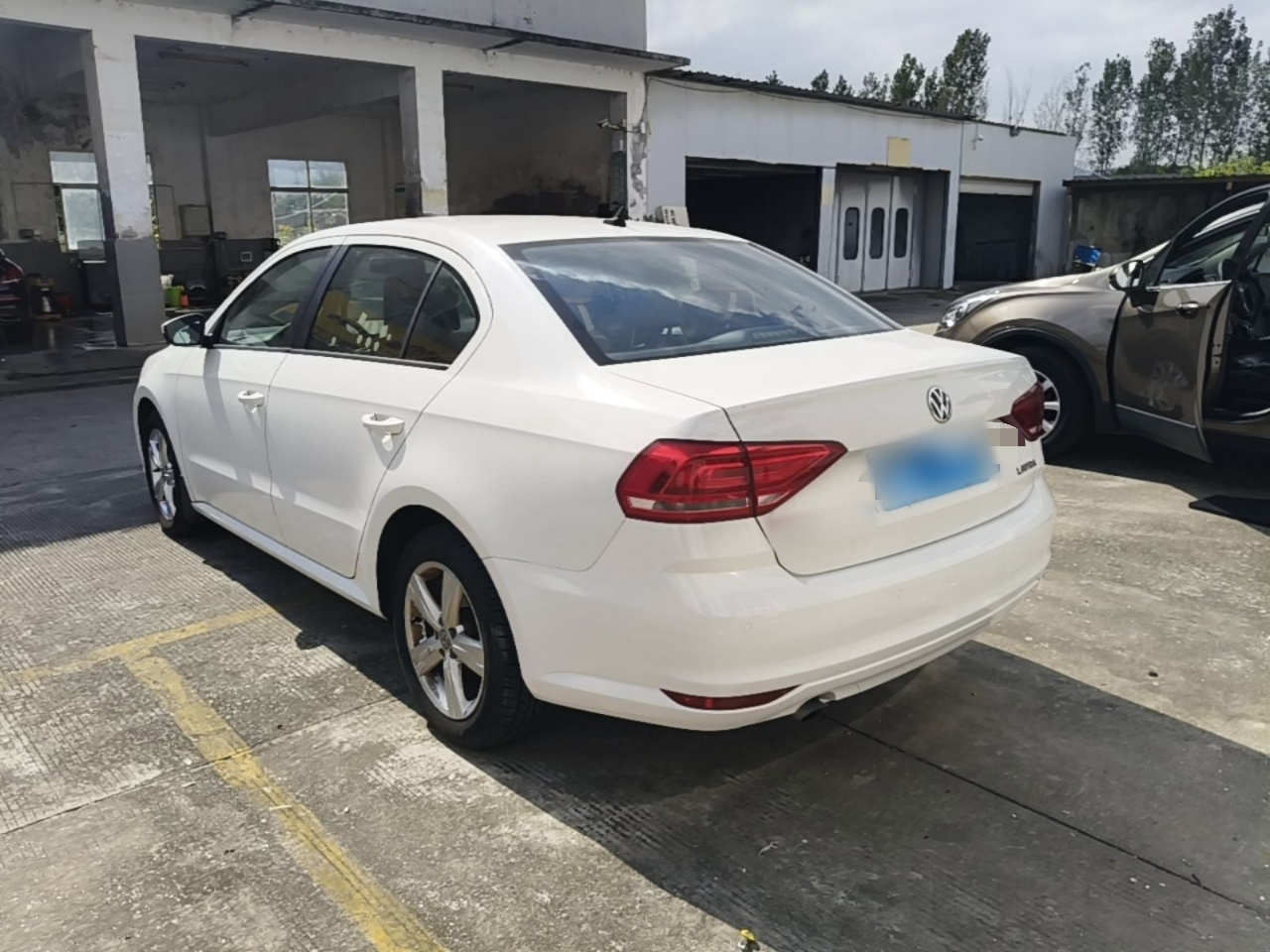 Lavida 2017 1.6L AT photo 4