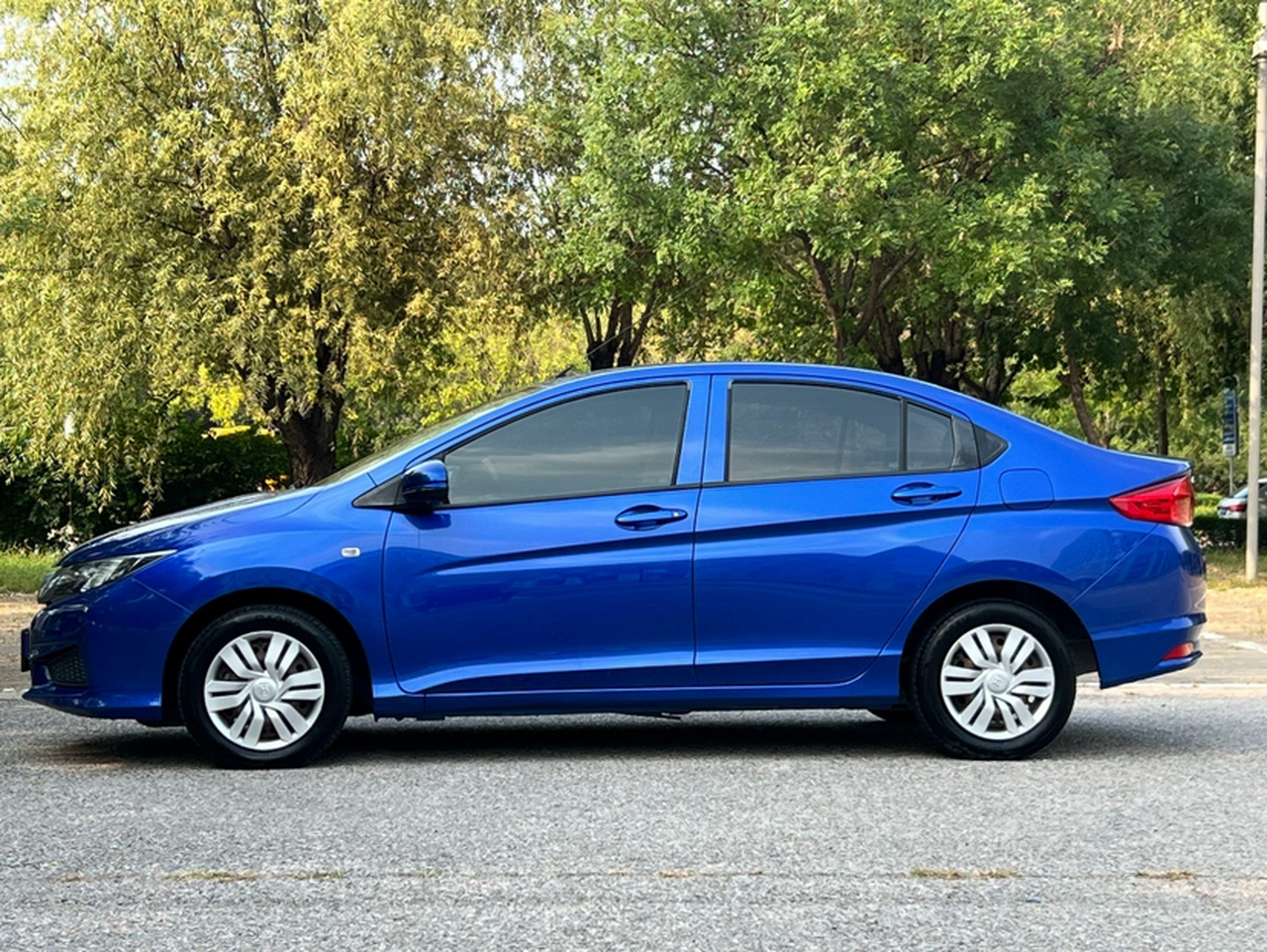 2015 1.5L CVT Comfort photo 3