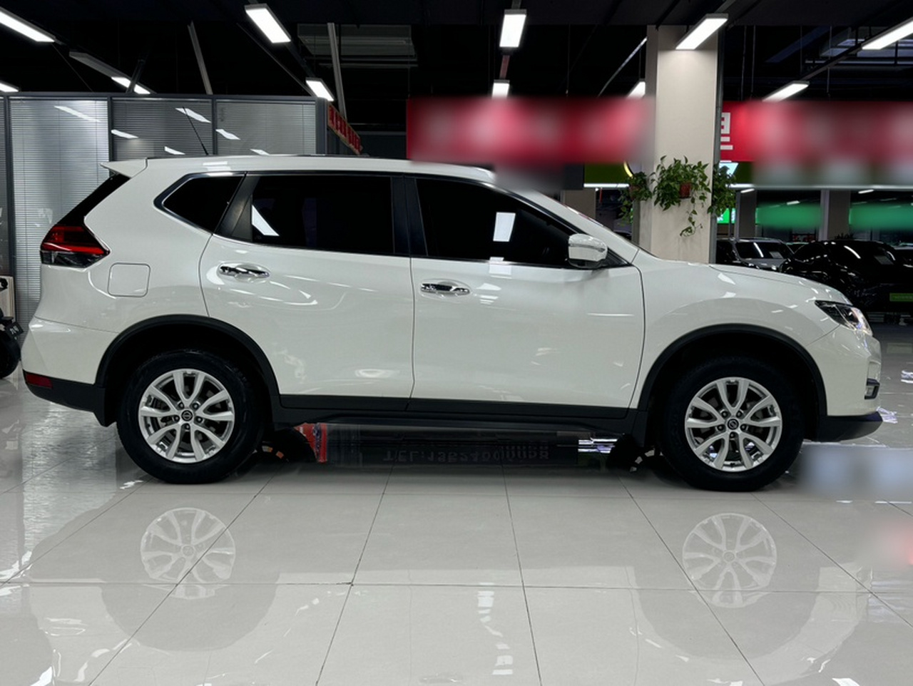 X-Trail 2017 2.0L CVT Comfort 2WD photo 3