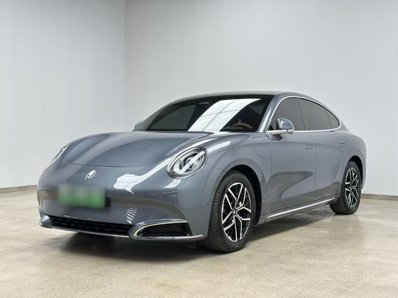 2022 555km Premium
