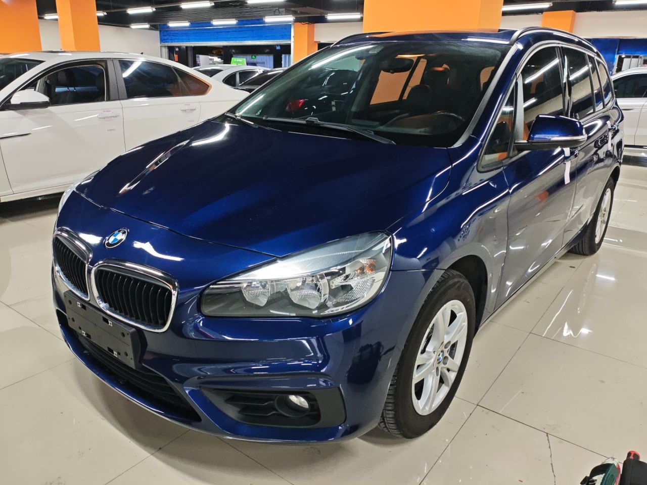2 Series Wagon 2015 218i Leading