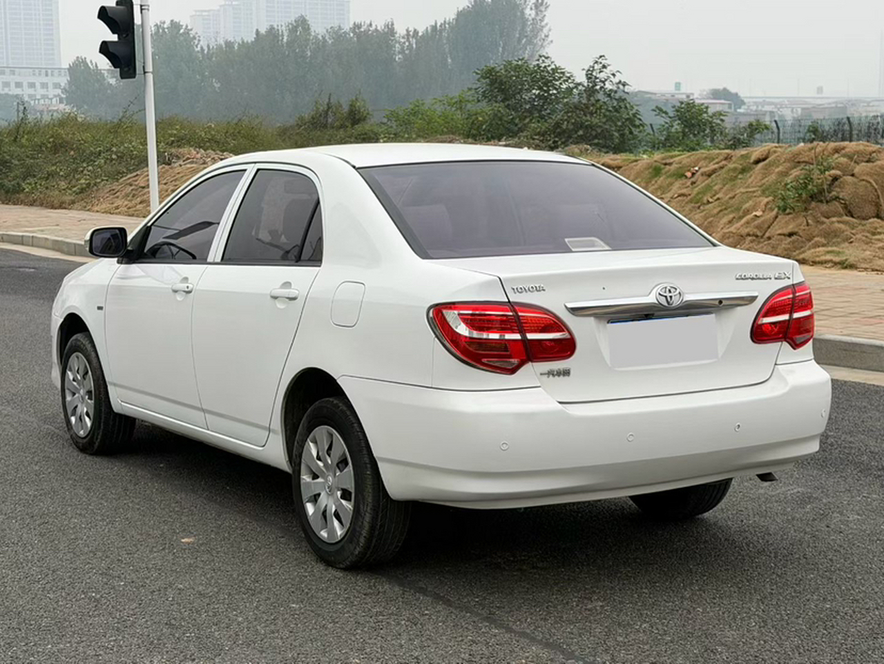 2013 1.6L AT Excellence photo 5