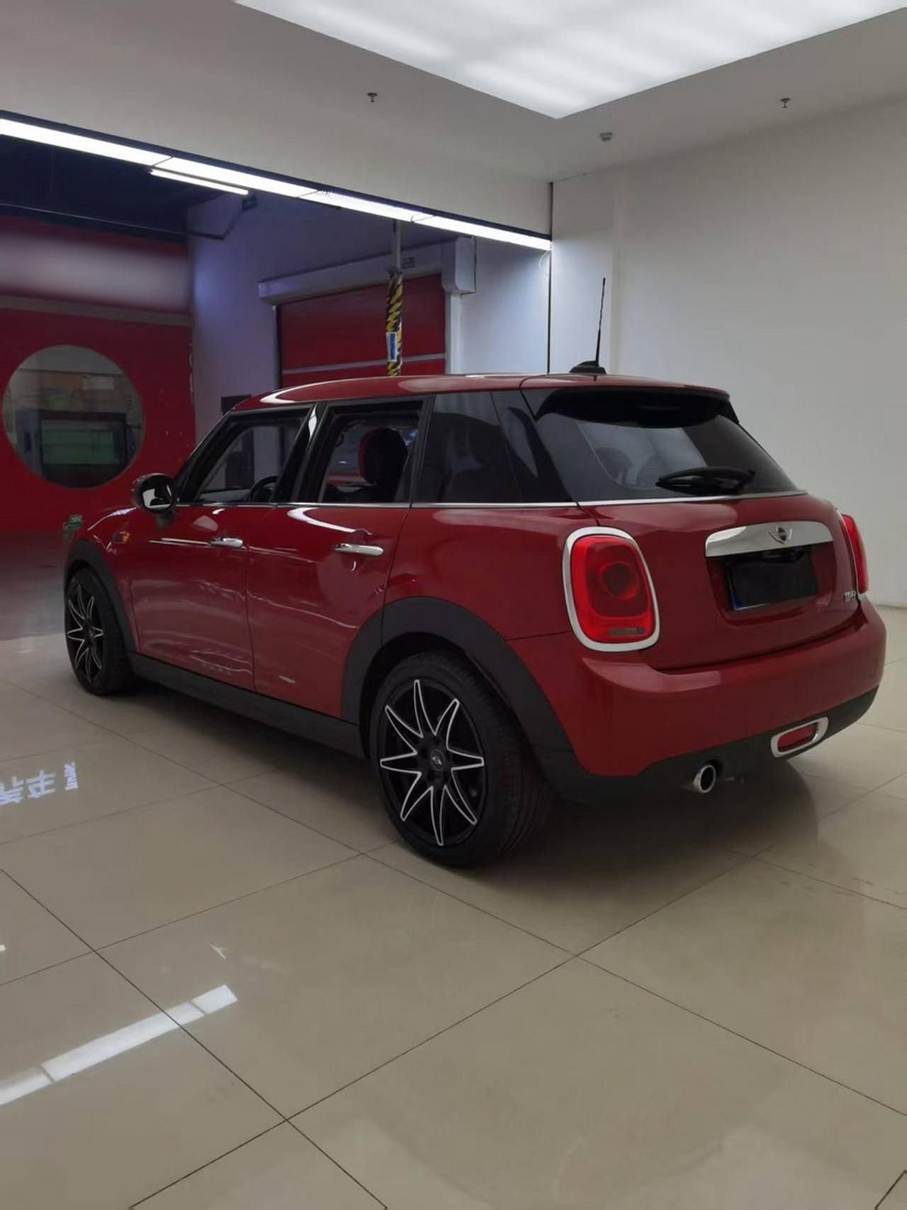 2018 1.5T ONE 5-Door photo 4