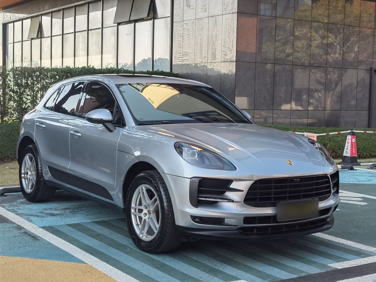 2021 Macan 2.0T photo 3