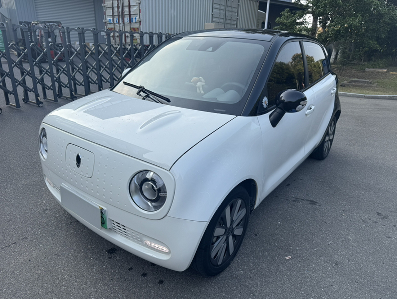 2021 351km Luxury photo 4