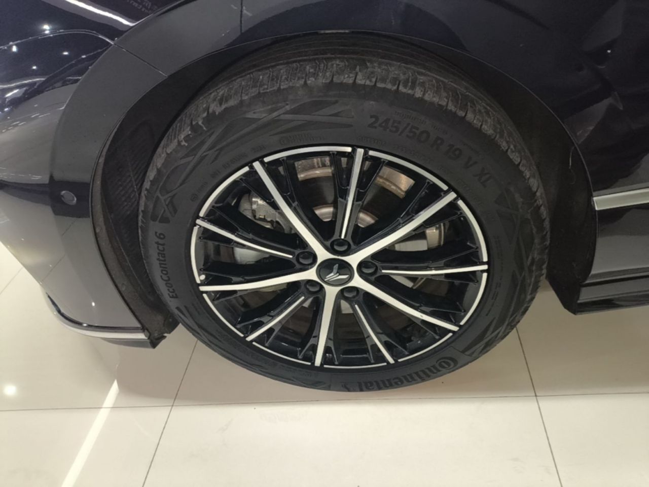 Voyah Passion 2024 PHEV AWD Extended Range Executive photo 2