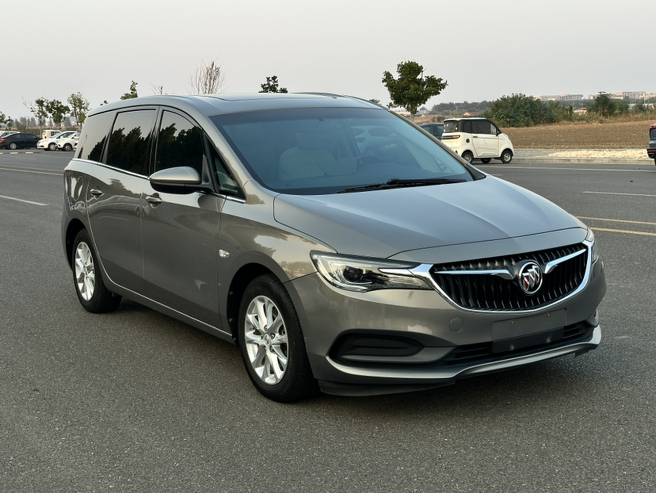 GL6 2018 18T 6-Seater Elite photo 2