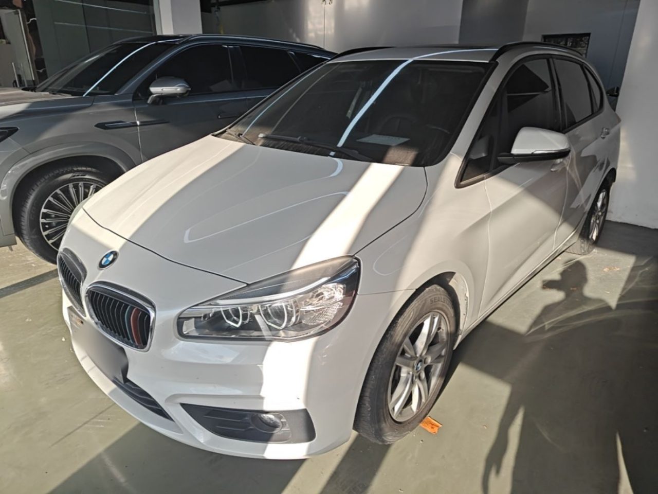 2 Series Wagon 2016 218i Leading