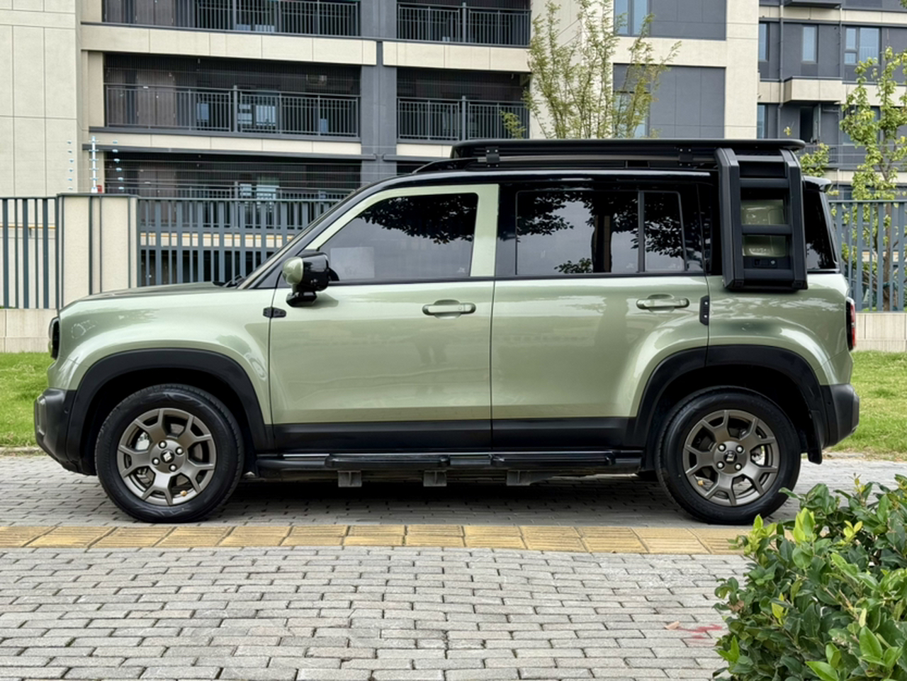 Plus 2024 Smart Premium 4-Seater photo 3