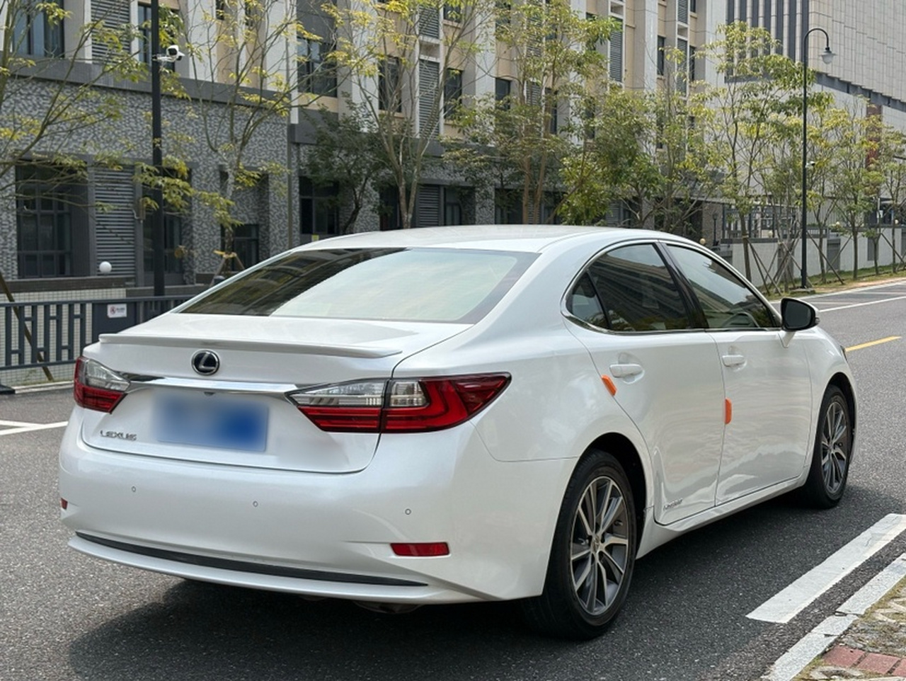 ES 2015 300h Luxury photo 5