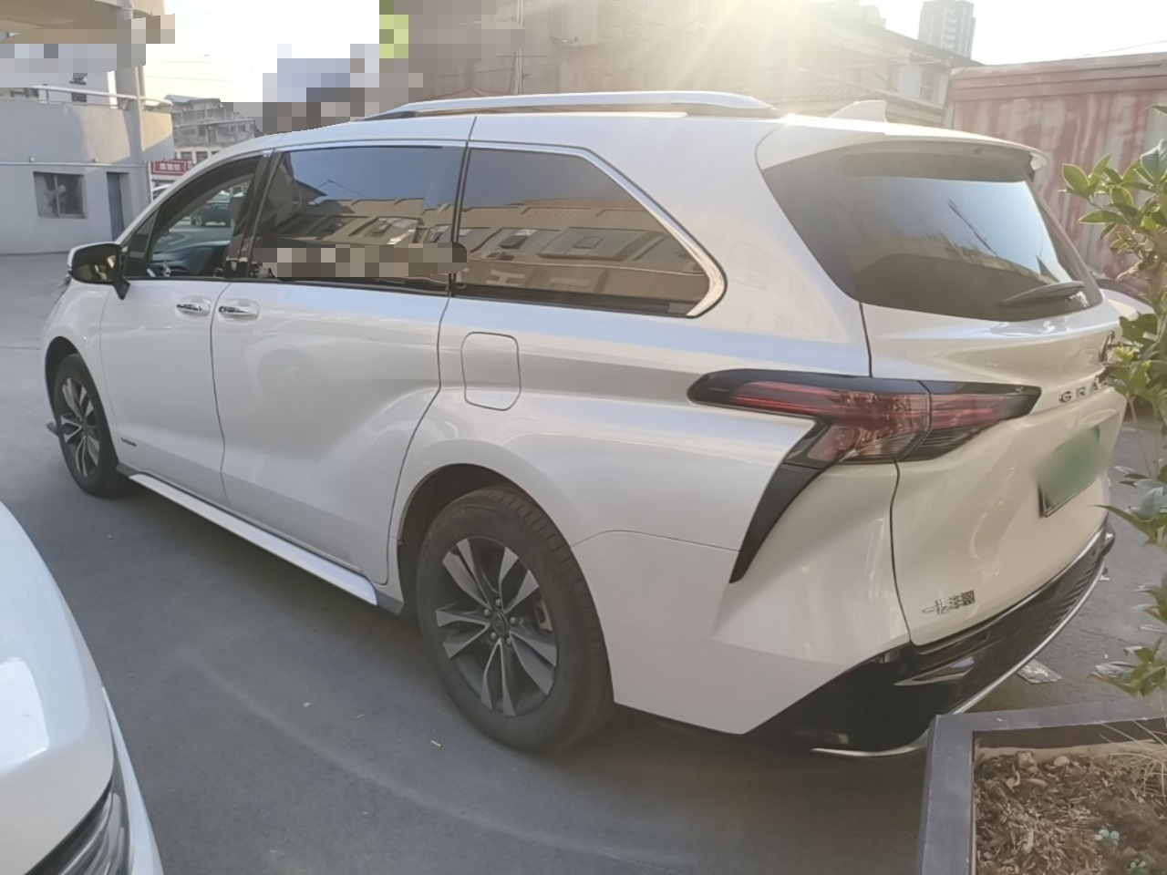 Granvia 2023 2.5L Hybrid Luxury photo 4
