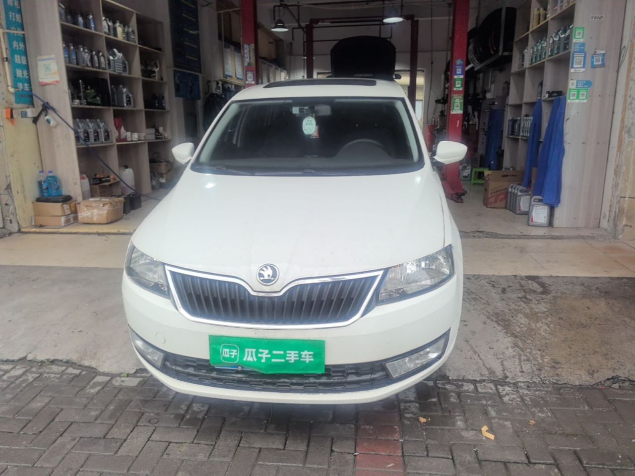 Rapid Spaceback 2016 Facelift 1.6L AT photo 2
