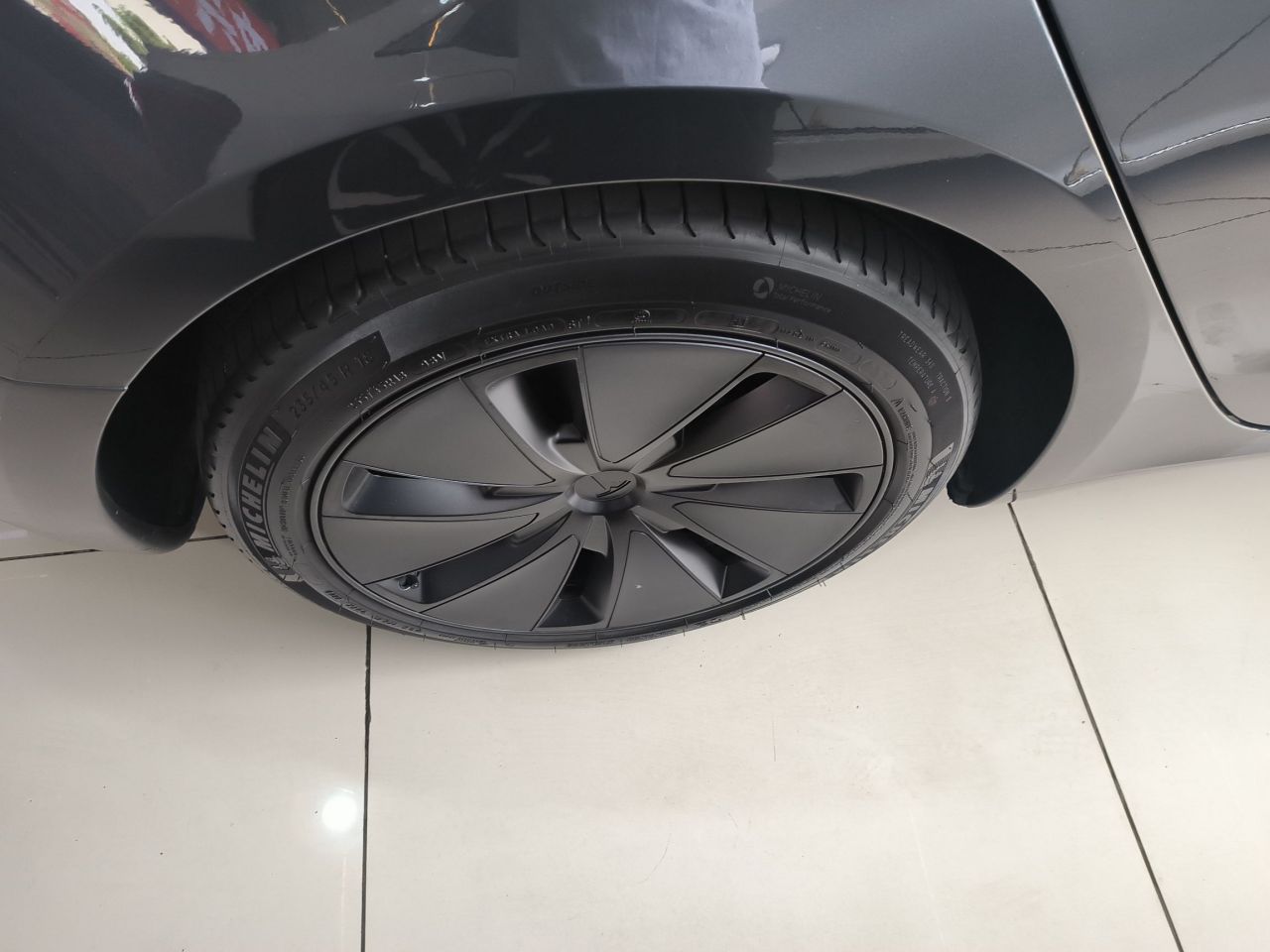 Model 3 2023 RWD photo 4